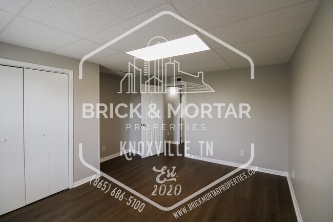 Building Photo - 1009 Clendenen Rd
