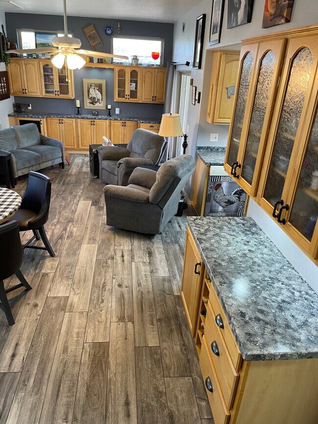 Building Photo - 17200 W Bell Rd