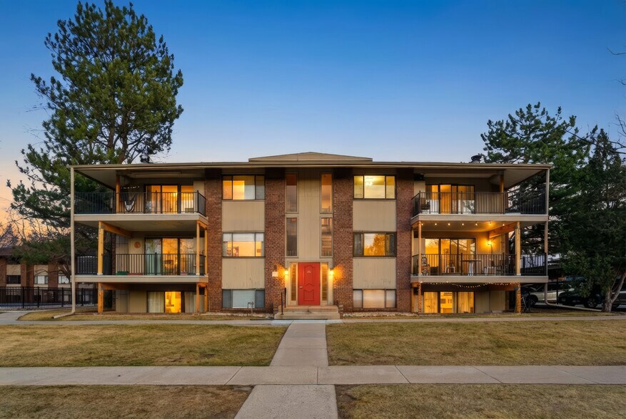 Building Photo - 600 Manhattan Dr