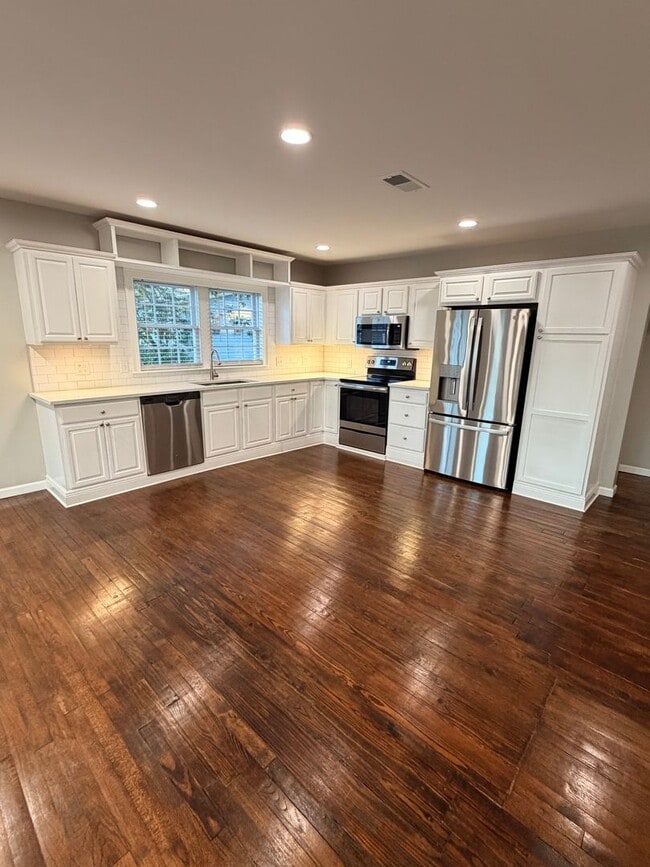 Building Photo - 3/2 Pascagoula