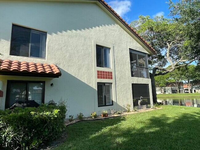 Building Photo - 10656 Tropic Palm Ave