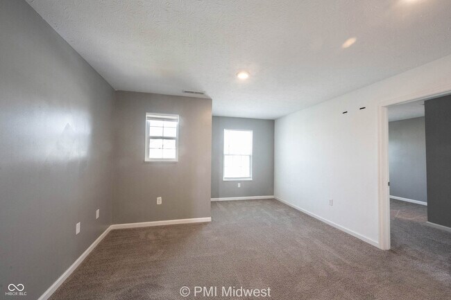 Building Photo - 3975 Fenwick Ln