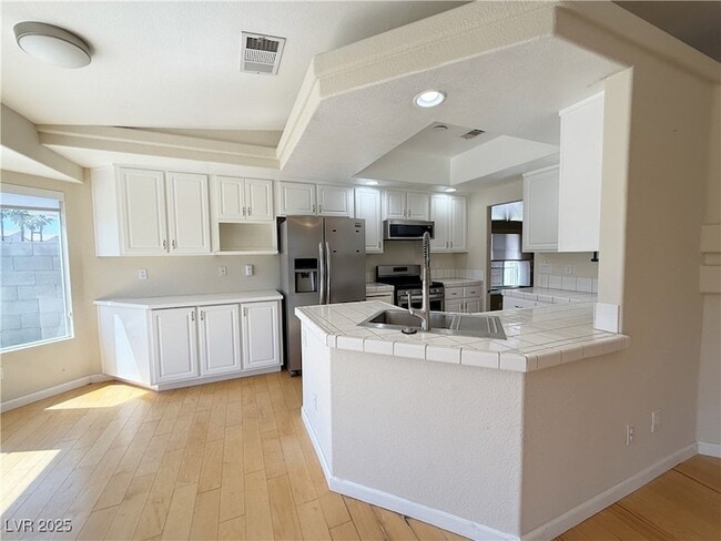 Building Photo - 3744 Crescent Canyon St