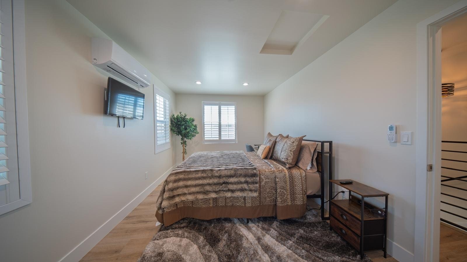 Building Photo - 1541 W 65th St