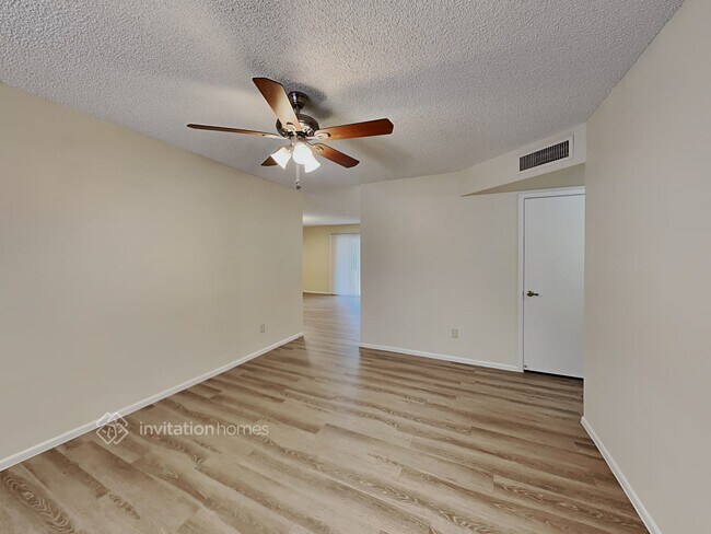 Building Photo - 4707 W Villa Maria Dr