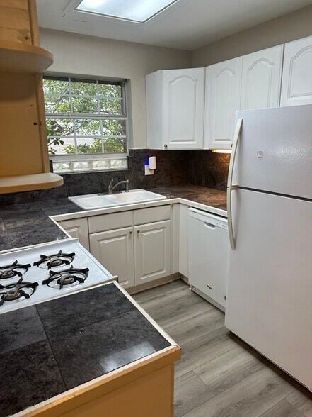 Kitchen - 5718 Penrose Ave