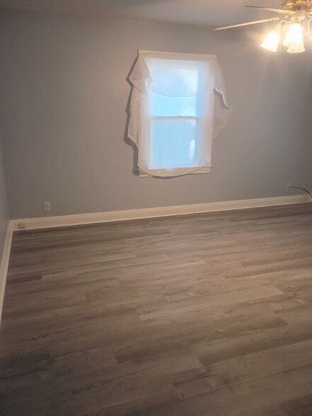 Building Photo - 3502 River Park Dr