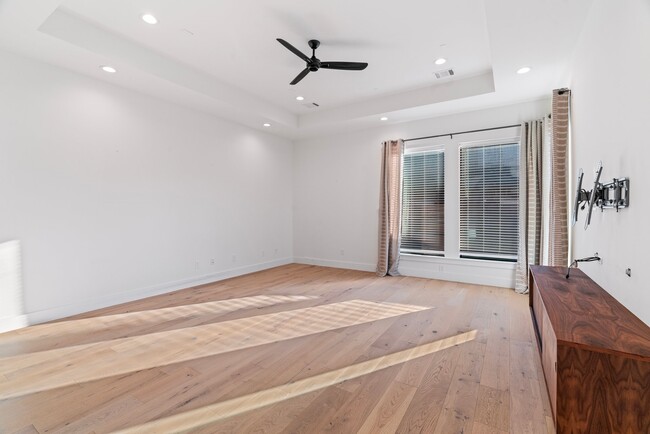 Building Photo - 3802 Commerce St