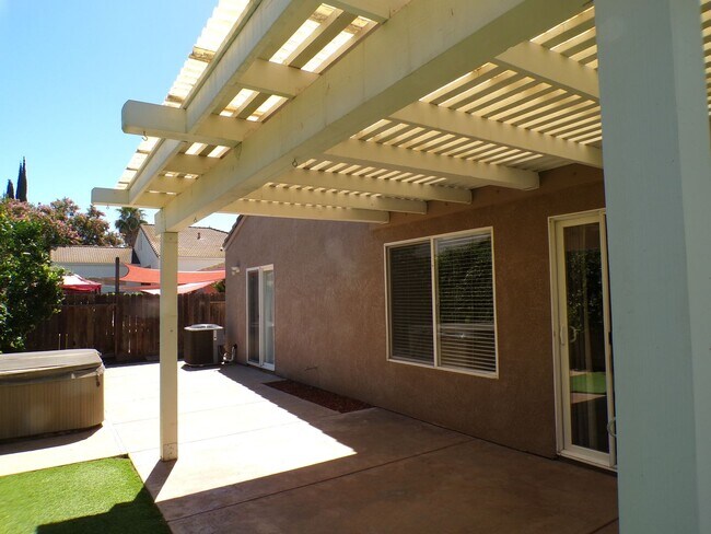 Building Photo - Beautiful East Modesto Home located in Sylvan School District