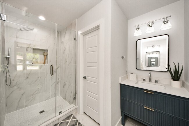 Building Photo - 3630 Alsace St