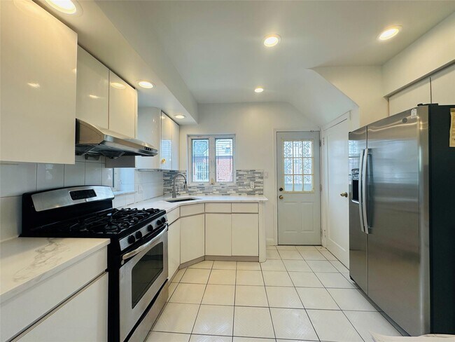 Building Photo - 76-12 175th St