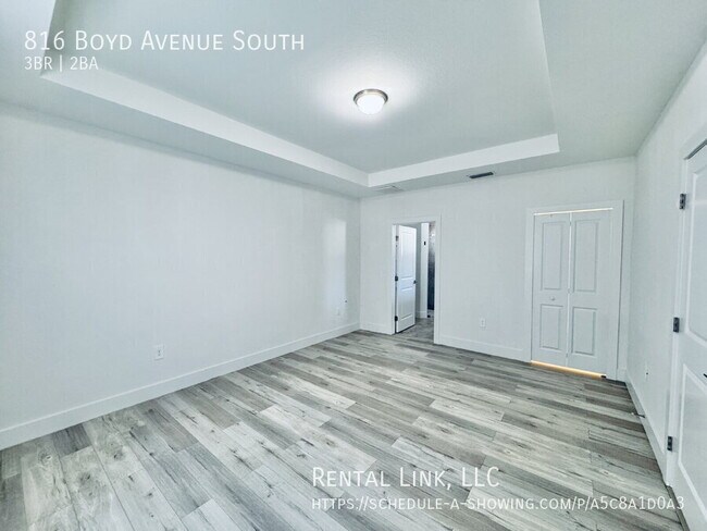 Building Photo - 816 Boyd Ave S