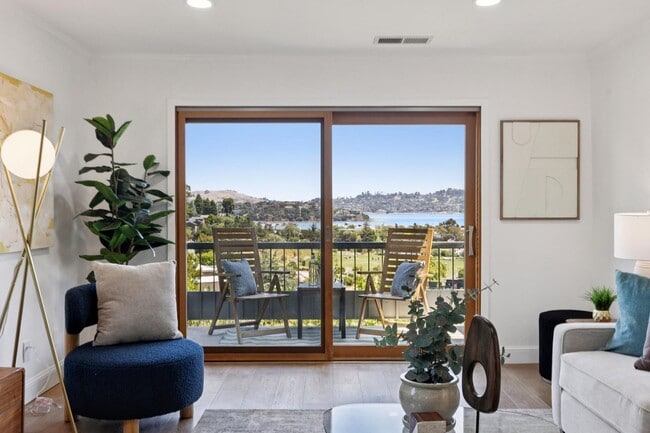 Building Photo - 2 Bedroom, 2 bathroom condo available with spectacular views of Richardson Bay!