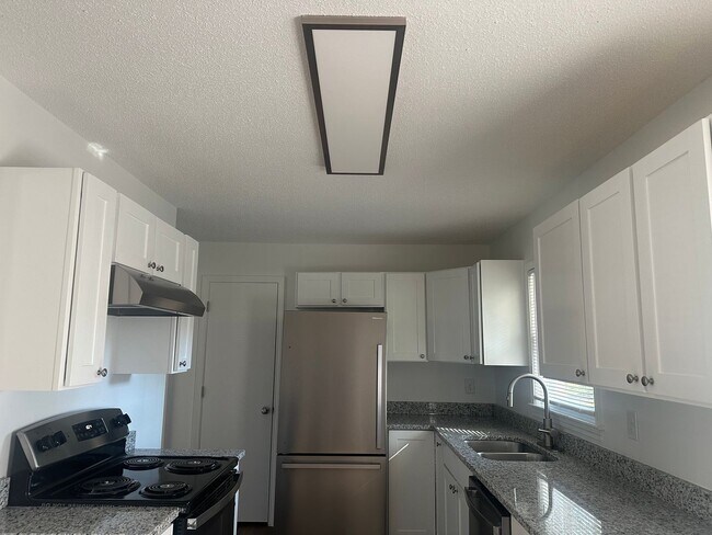 Building Photo - Enjoy Modern Living in This Beautifully Updated 3BR, 1.5BA Durham Home!