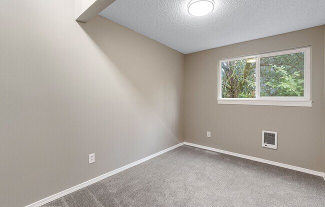 Building Photo - 1614 Village Park Pl