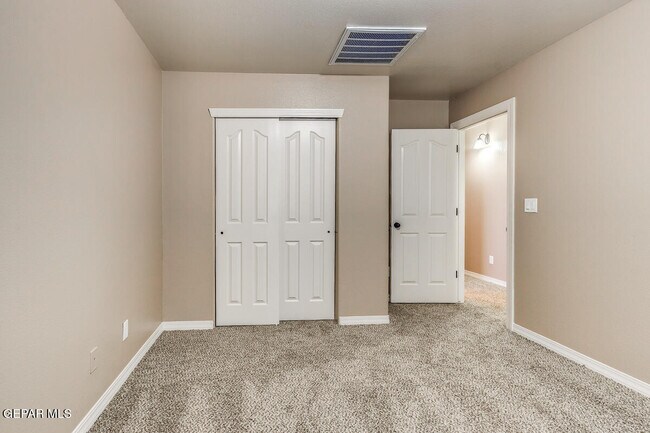 Building Photo - 14313 S Cave Ave