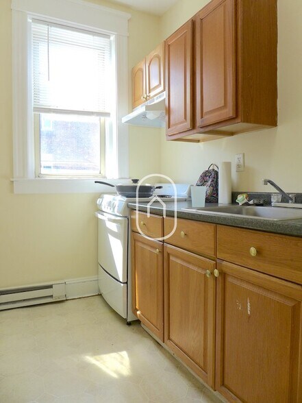 Building Photo - 131 Park Dr