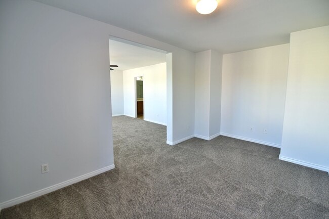 Building Photo - BEAUTIFUL 4BED/3BATH Home w/ 2 Car Garage ...