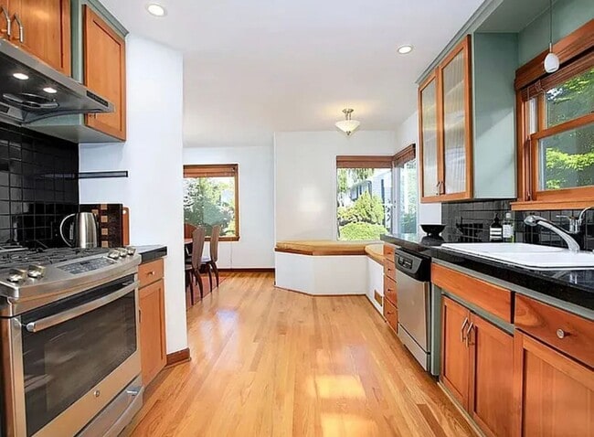 Building Photo - Traditional Home in Capitol Hill with Fenced Back Yard