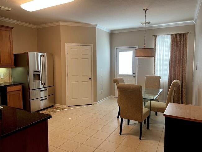 Building Photo - 12918 Meadow Springs Dr