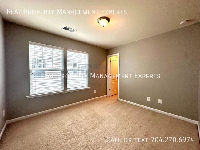 Building Photo - 13102 Heath Grove Dr