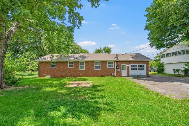 Building Photo - 3 Bedroom Pet Friendly Home For Rent!