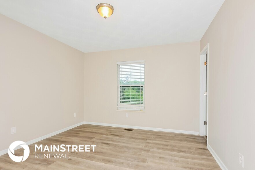 Building Photo - 738 Pine Haven Dr