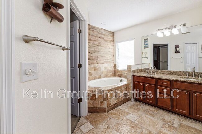 Building Photo - 7233 Wakeview Dr