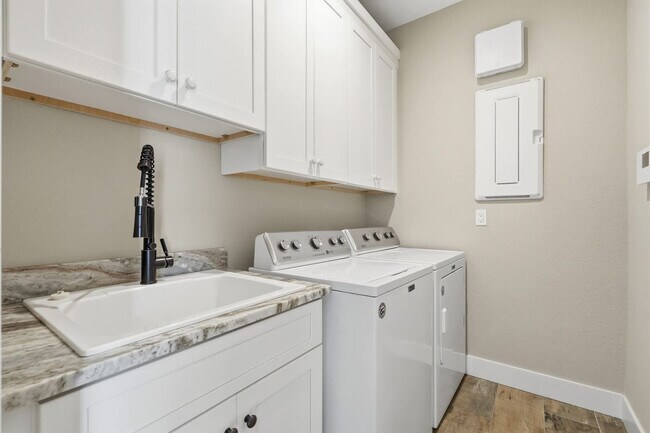 Building Photo - 3554 McComb Ln