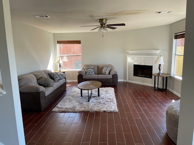 Building Photo - 17158 Summer Hollow Dr