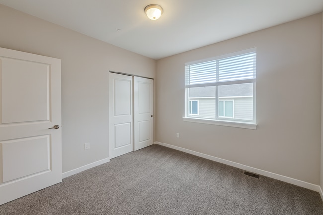 Building Photo - ENHANCED PRICE FOR QUICK MOVE IN!