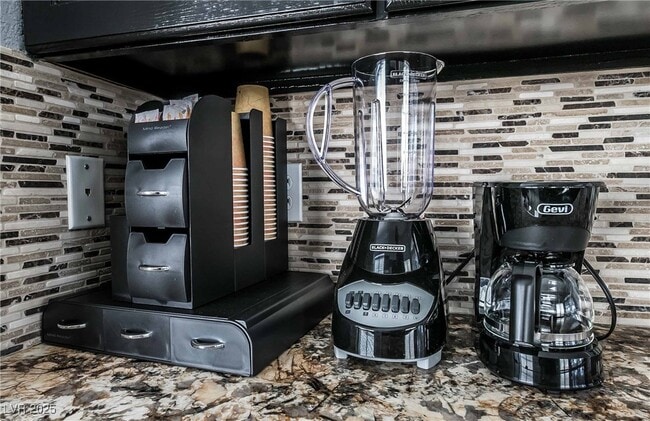 Building Photo - 1400 Castle Crest Dr