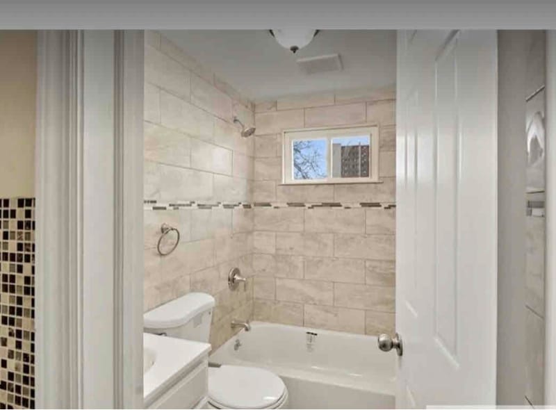 Building Photo - 10 Locust Hill Ave