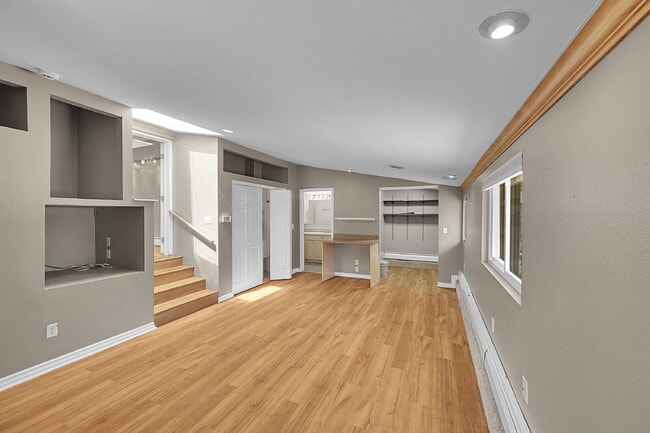 Building Photo - $3,195, 3-bed, 3-bath located in Denver wi...