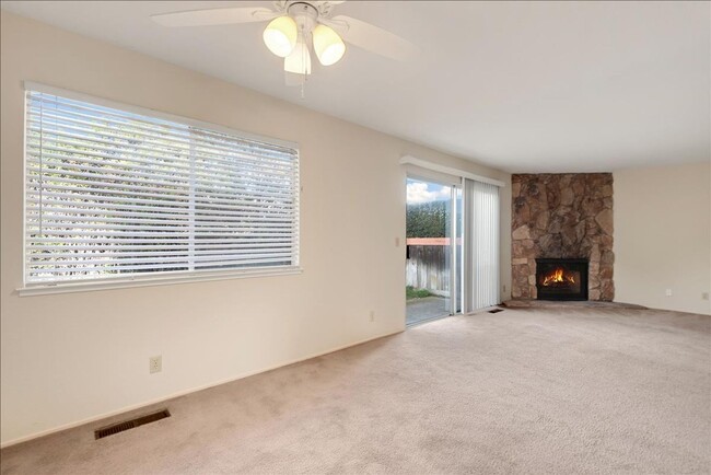 Building Photo - Remodeled 3 Bed 2.5 Bath Townhouse Sunnyvale