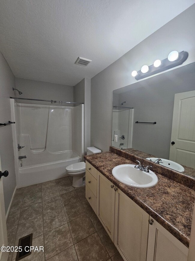 Building Photo - 7225 Quail Hollow Dr