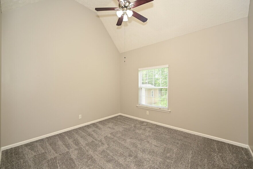 Building Photo - 1903 Champlain Dr