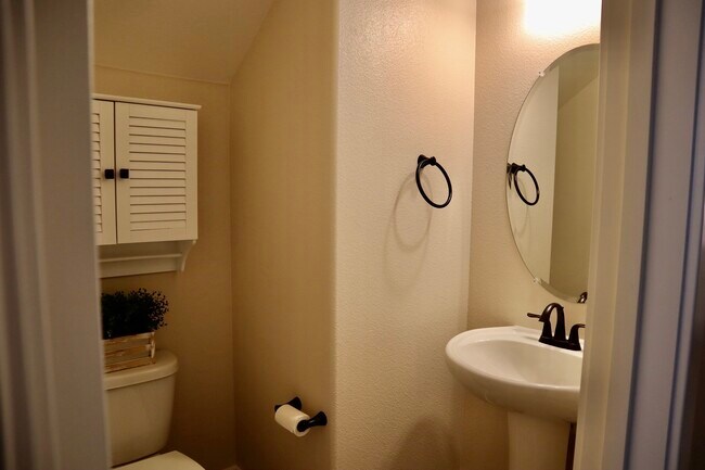Building Photo - 3281 Crocker Dr