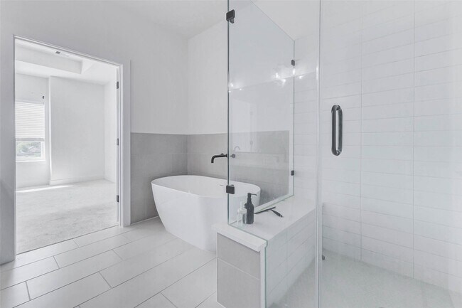 Building Photo - 334 Eastwood St