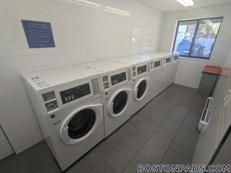 Building Photo - 134 Summer St