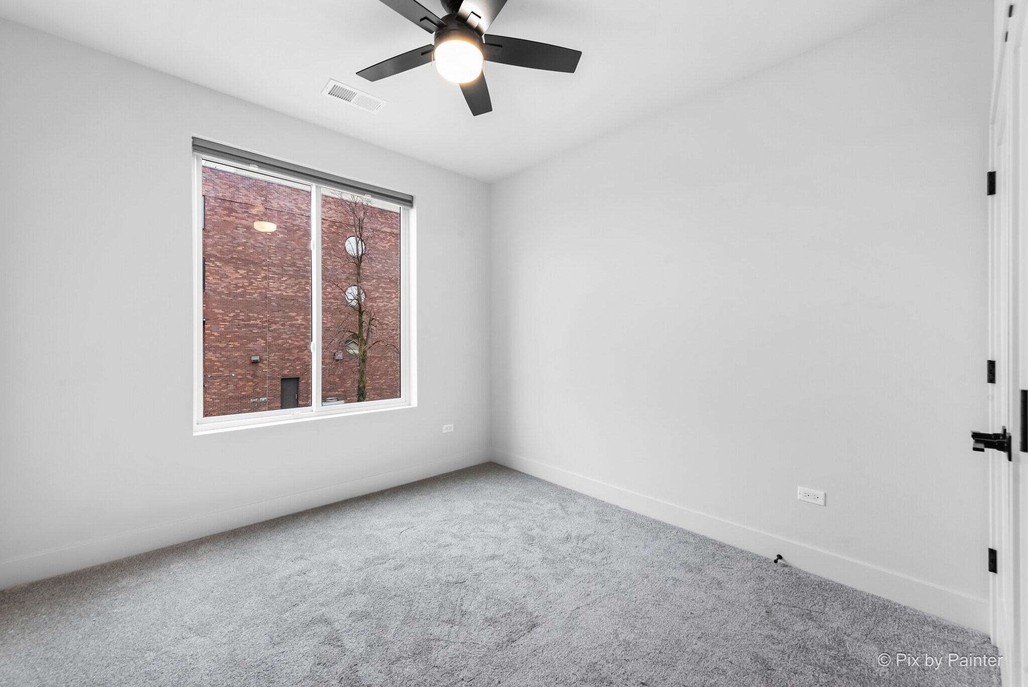 Building Photo - 302 W Liberty Dr