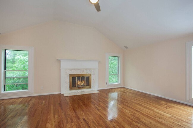 Building Photo - 12 N Ridge Rd