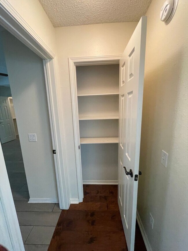 Building Photo - 3 Bedroom/2 Bathroom In Bentonville!!!