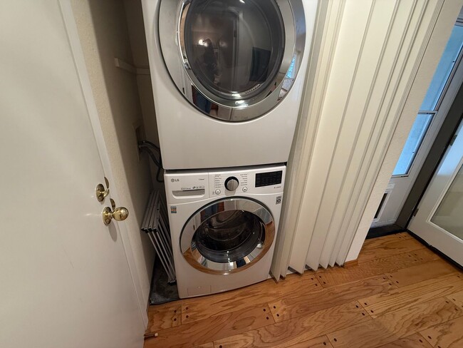 Building Photo - LARGE TWO BEDROOM TWO AND HALF BATH, QUAIL...