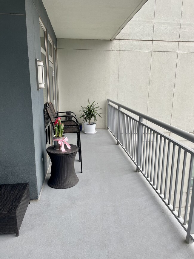 Balcony - 603 Davis St