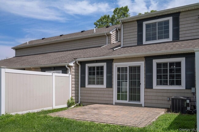 Building Photo - 2505 Townehouse Dr
