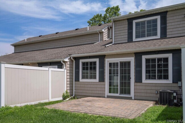Building Photo - 3705 Townehouse Dr