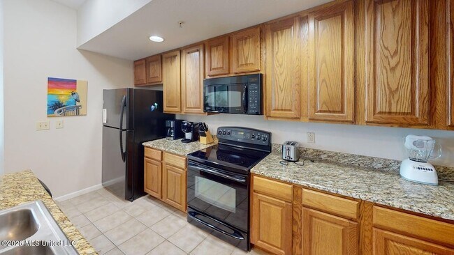 Building Photo - 2228 Beach Dr