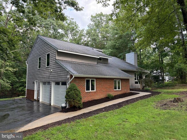 Building Photo - 22480 Sparrow Ct