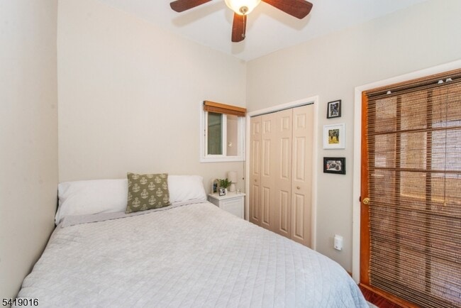 Building Photo - 25 Lake Rd